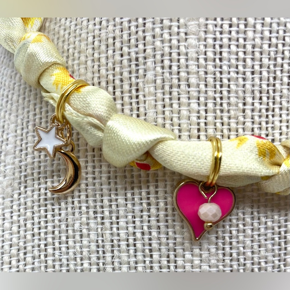 Yellow Pink Mod Flower Pattern Satin Scarf Necklace Gold Charm Boho Preppy Retro - Picture 7 of 9